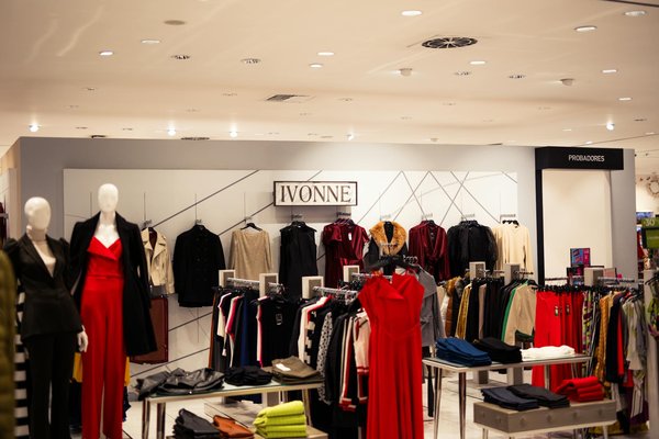 Chic weekend style: innovative ways to flaunt your british trench coat